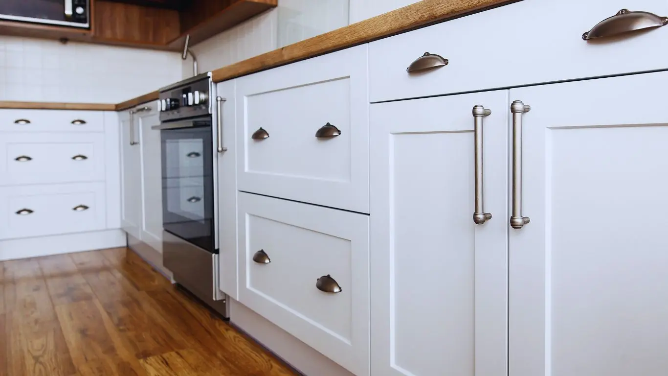 Handleless Cabinets for Sleek Style