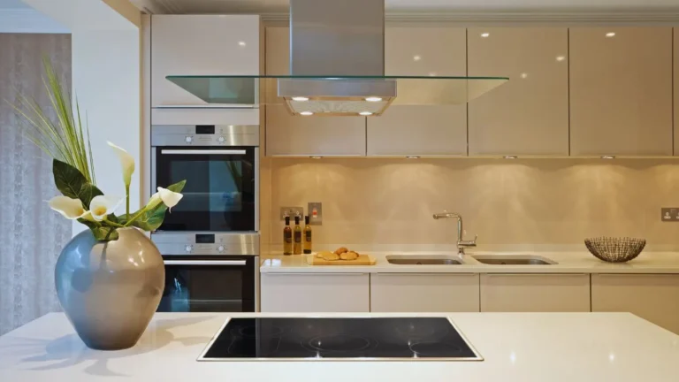 Trend 5: Glass and Open Shelving for Airiness